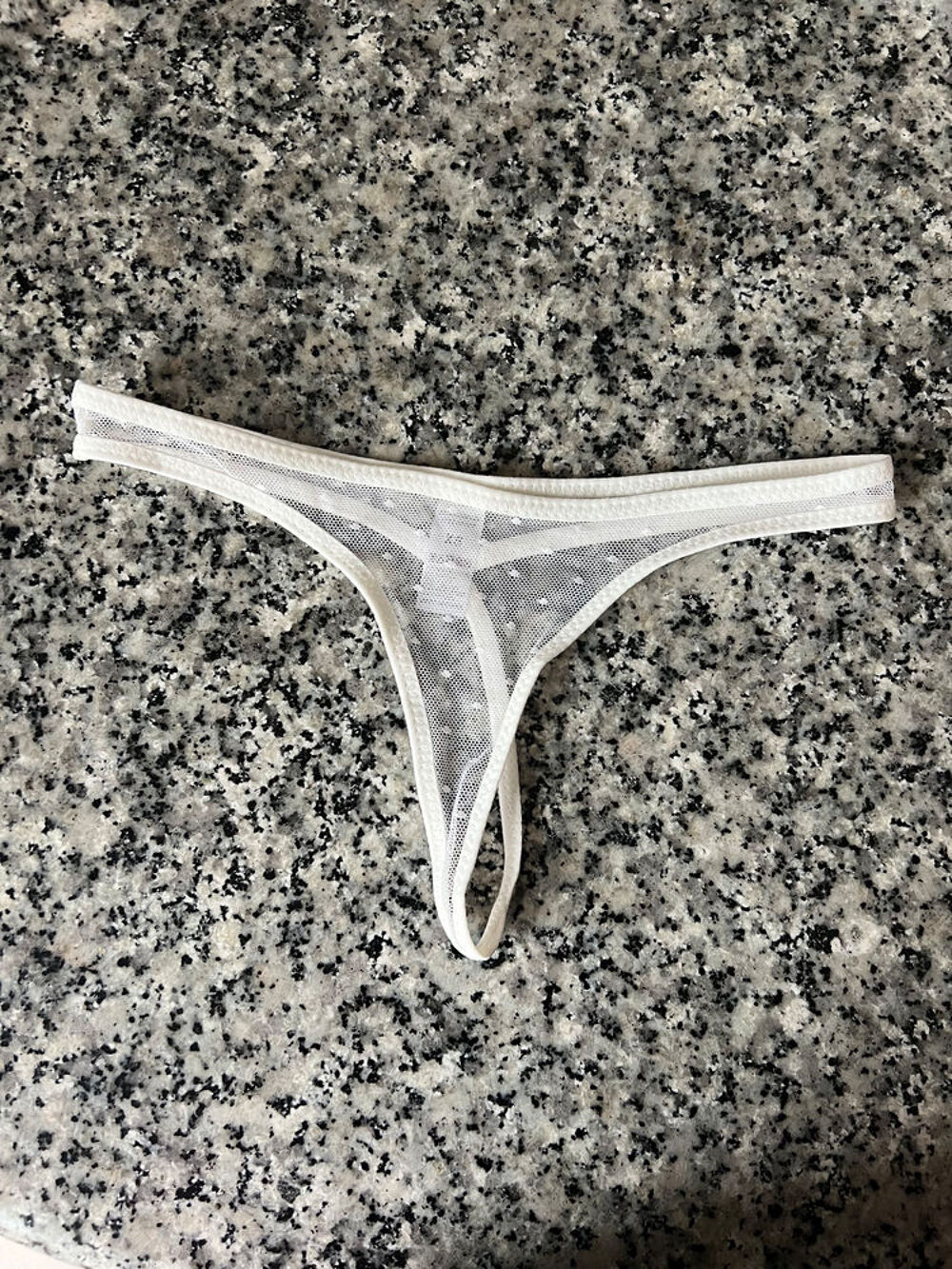 String Femme Blanc Transparent. Neuf Jamais Port&eacute;. Taille XS Vêtements