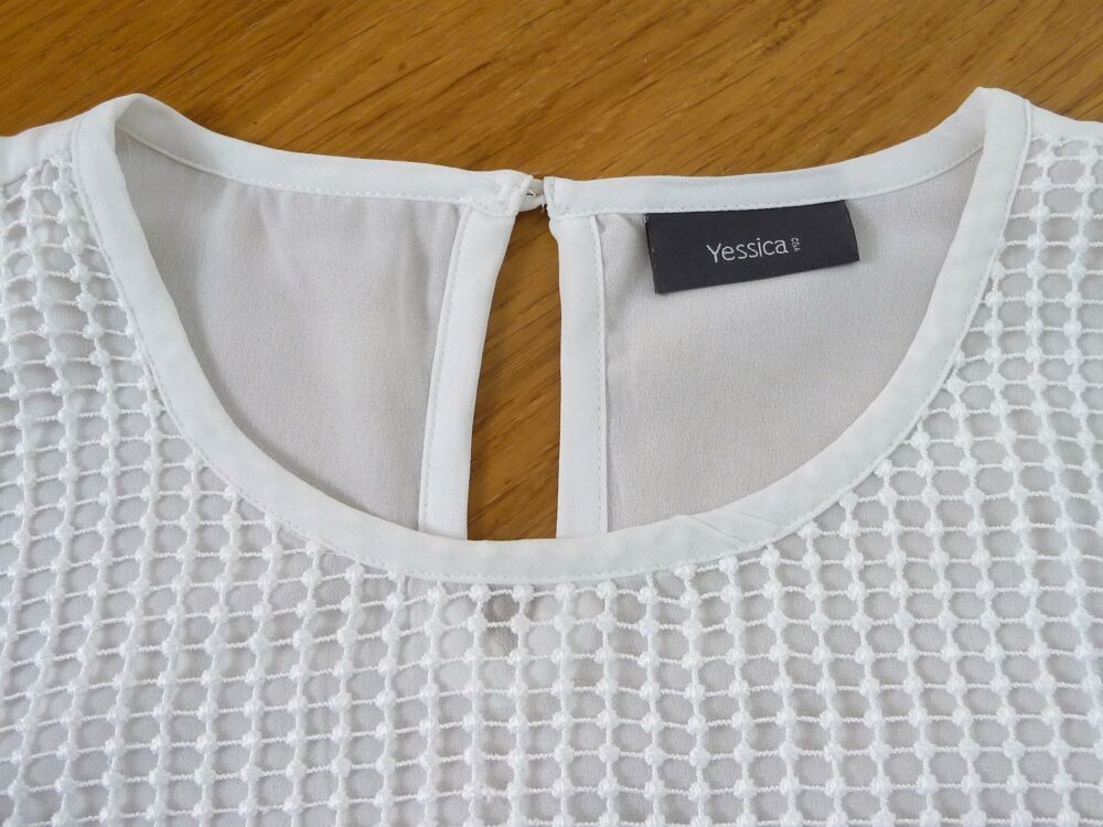 Double Top Blanc Ajour&eacute; Devant sans manches- Yessica Vêtements
