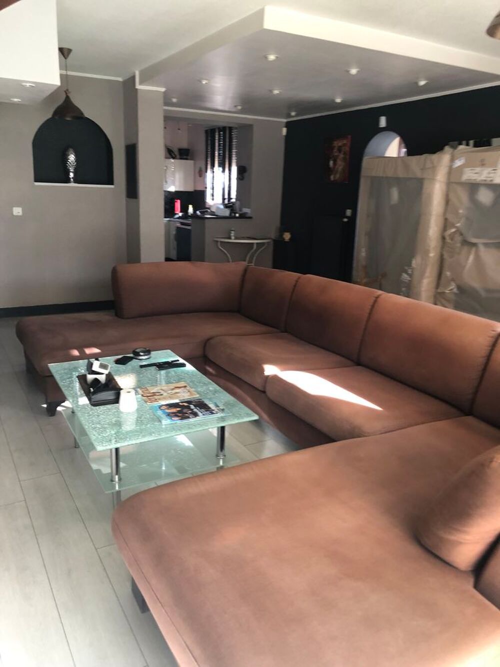 Canap&eacute; plus table en verre Meubles