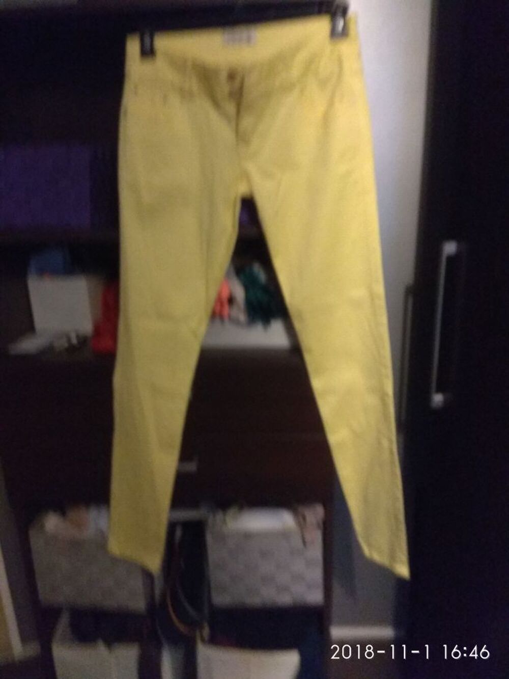 Pantalon slim jaune Vtements