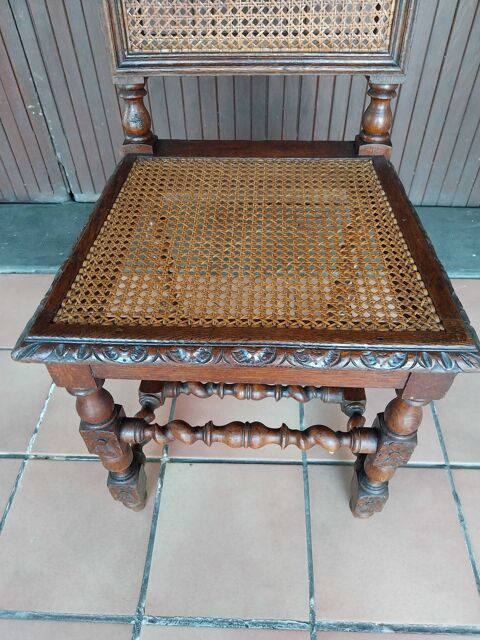 Chaise ancienne en bois 12 Saint-Jean-du-Falga (09)