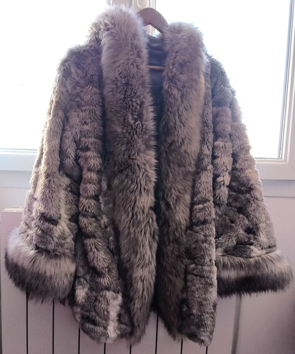 magnifique manteau mi-long en fausse fourrure Taille unique Vêtements