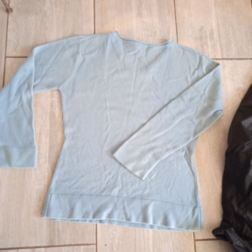 Pull bleu ciel col V taille 46/48 100 % acrylique marque spi Vêtements