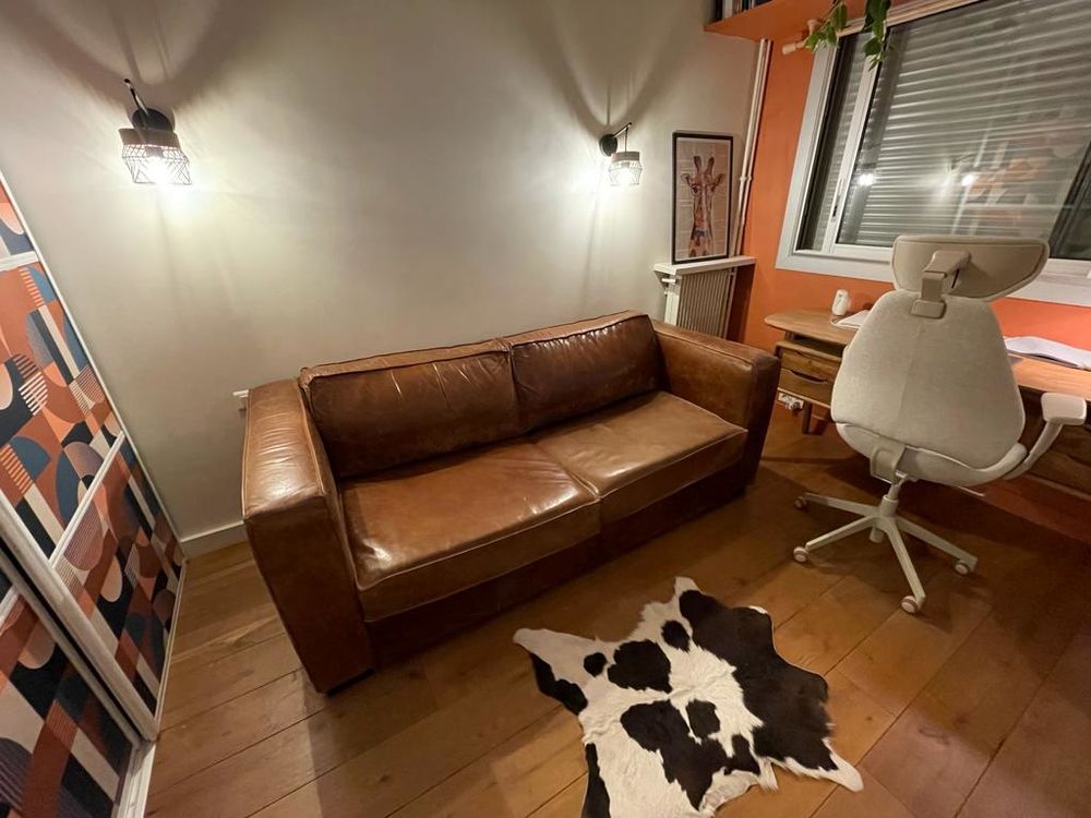 Canap&eacute; 3 places convertible en cuir Meubles
