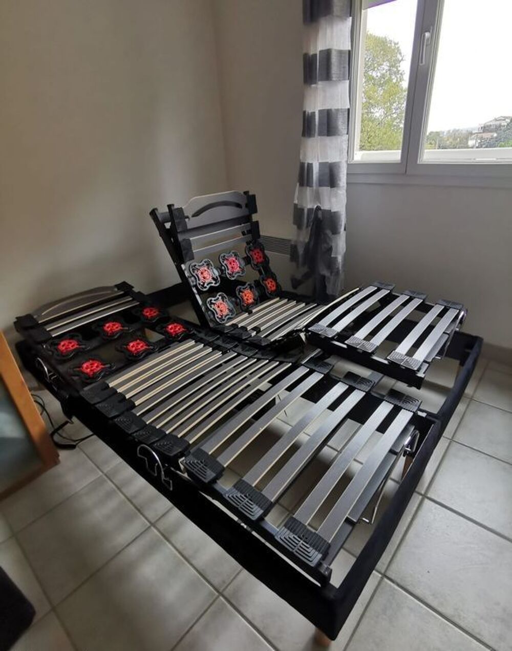 Lit &eacute;lectrique double 140x190 cm ? 2 sommiers ind&eacute;pendants Meubles