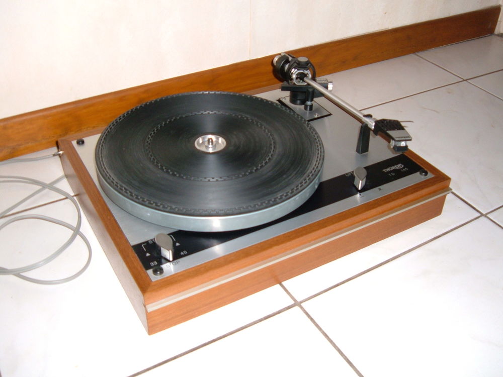 GRUNDIG mod V2000 (vintage 1979) Audio et hifi