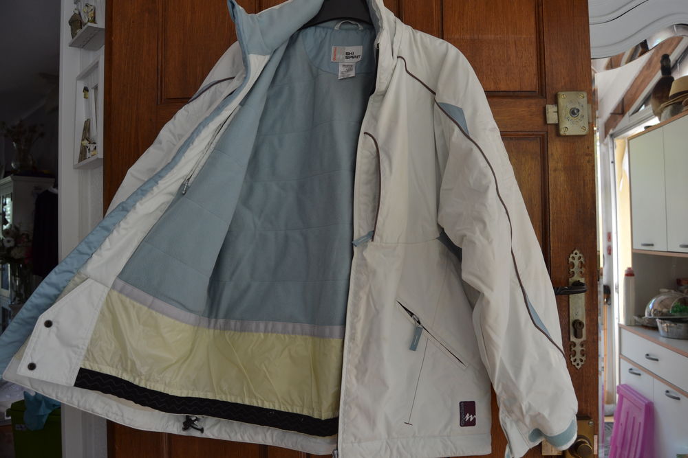 Veste de ski Femme. QUECHUA Vêtements