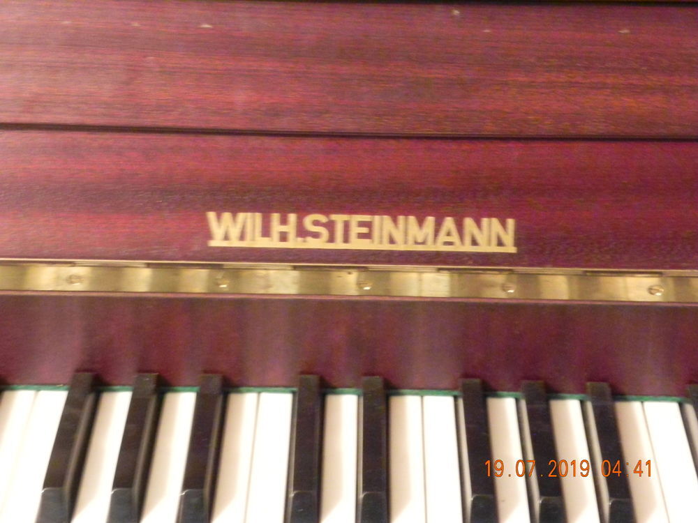 PIANO DROIT A VOIR CHEZ +33688663240 Instruments de musique