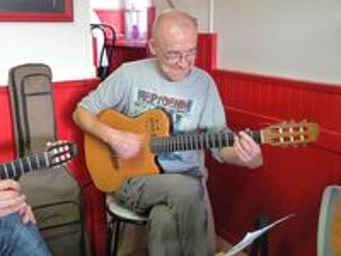   donne cours de guitare � domicile 