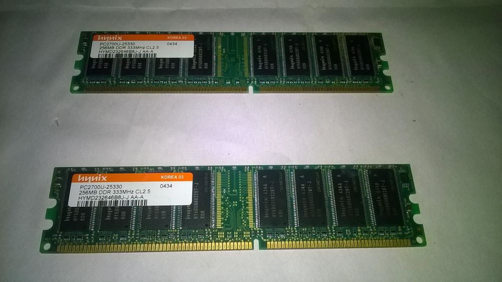 2 Barrettes de m&eacute;moire informatique
Hynix 2x 256MB DDR 333M Matériel informatique