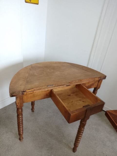 Trs jolie table  a manger ancienne en beau bois 100 Montreuil (93)