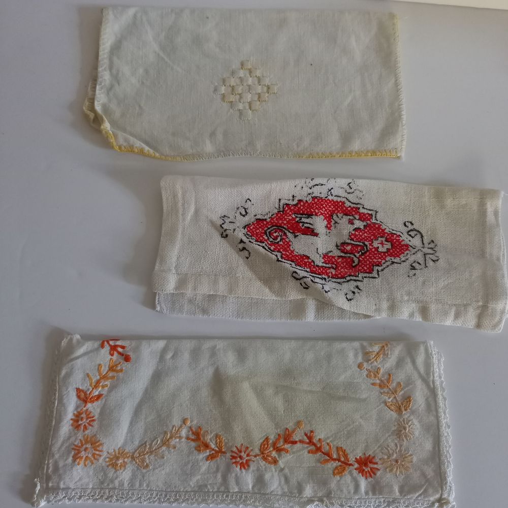3 Porte Serviettes de table ann&eacute;es 1960 brod&eacute; fait main Décoration