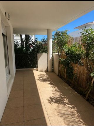  Appartement à louer 3 pièces 83 m²