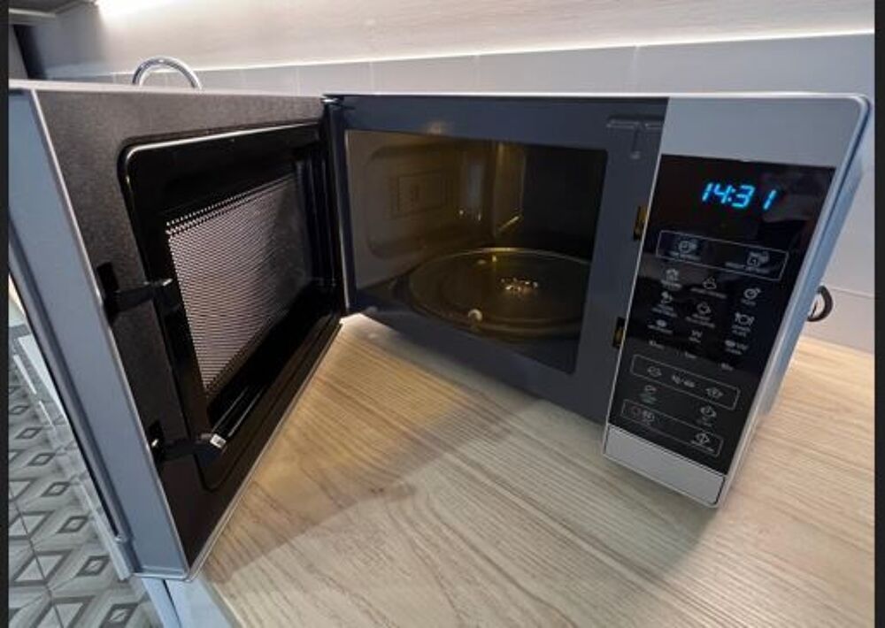 Micro ondes SHARP Electroménager