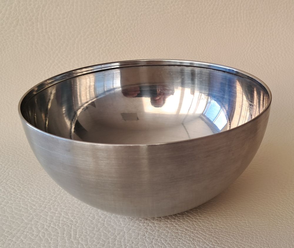 lot de 6 demi sph&egrave;re bol saladier en inox marque ikea 
Cuisine
