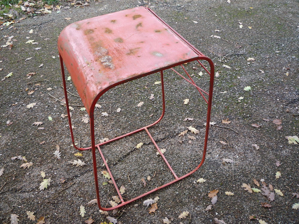 Pr&eacute;sentoir,socle,desserte m&eacute;tallique station service (G) Meubles