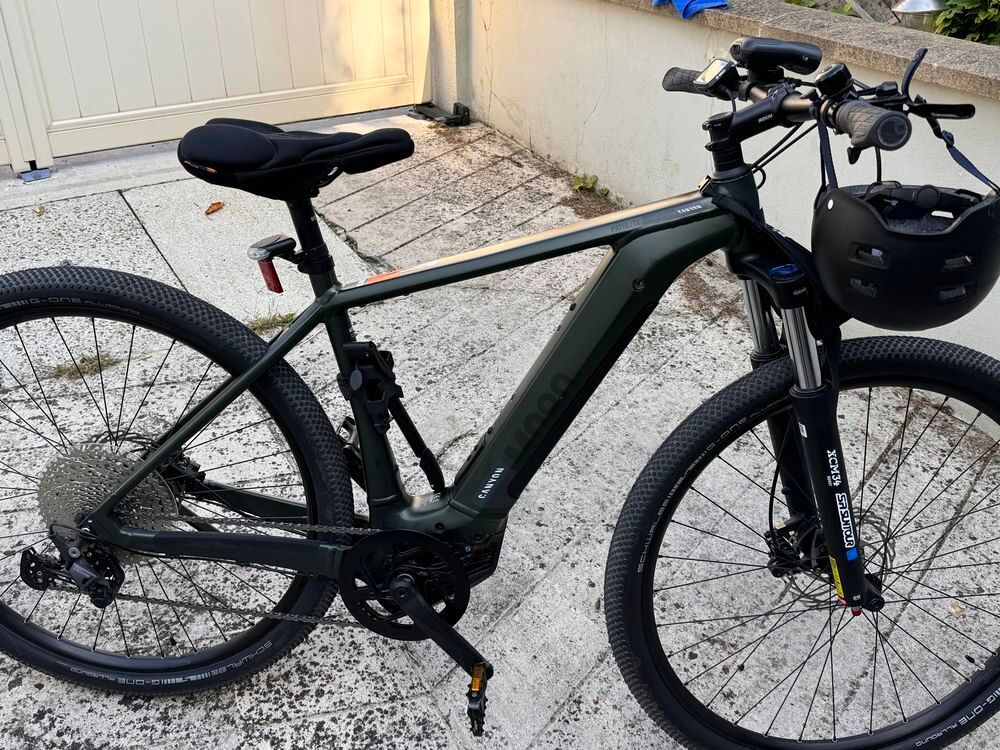 Velo Hibride Canyon pathlite on 4 , Il a &eacute;t&eacute; achet&eacute; en janvier 2024 Taille M, elle est presque neuf, sauf qu'il n'a pas d'emballage, avec 98km Vélos