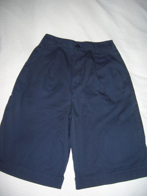 Short Bleu marine Rainett 6 Chteauroux (36)