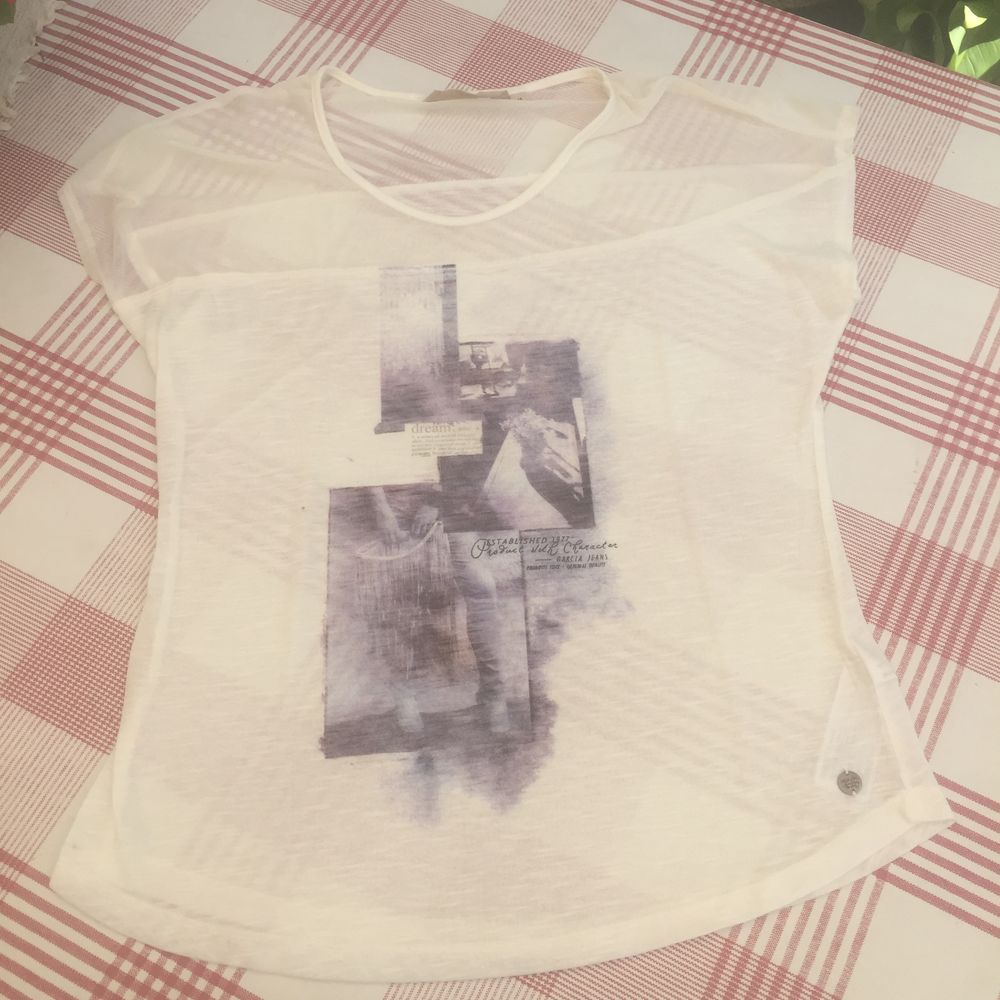 Lot de 4 tee shirts - taille M/L Vêtements