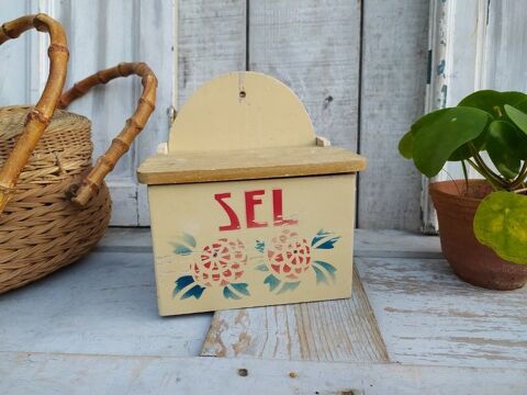 Ancienne Boite � Sel Bois D�co Vintage campagne
28 Loches (37)