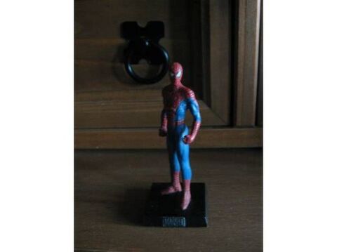 Une figurine marvel spiderman plomb 12 Le Bouscat (33)