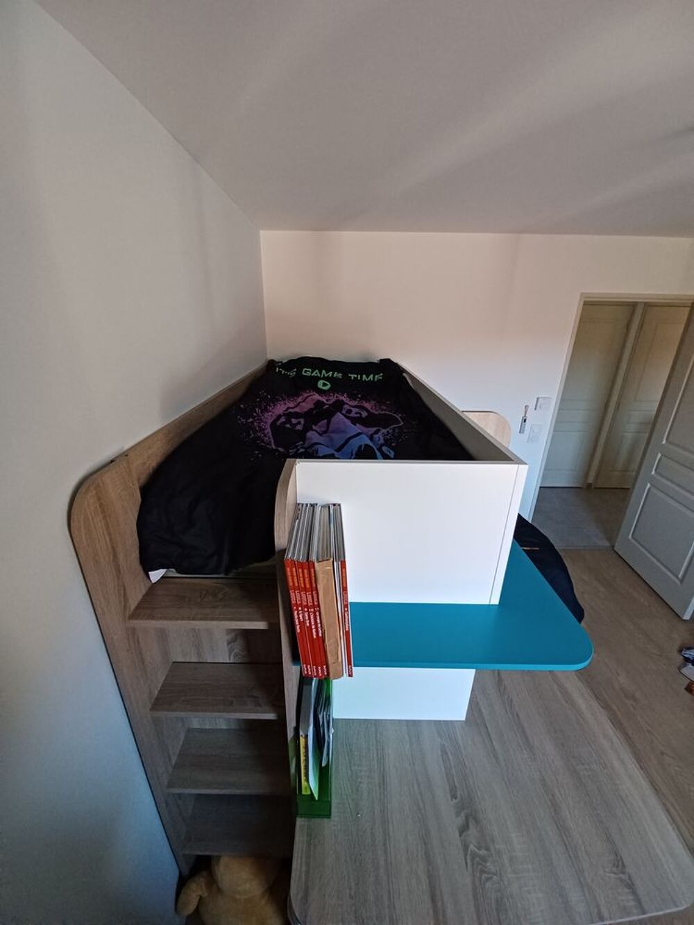 Bloc 2 Lits superpos&eacute;s avec 2 bureaux, penderie, &eacute;tag&egrave;res Mobilier enfants