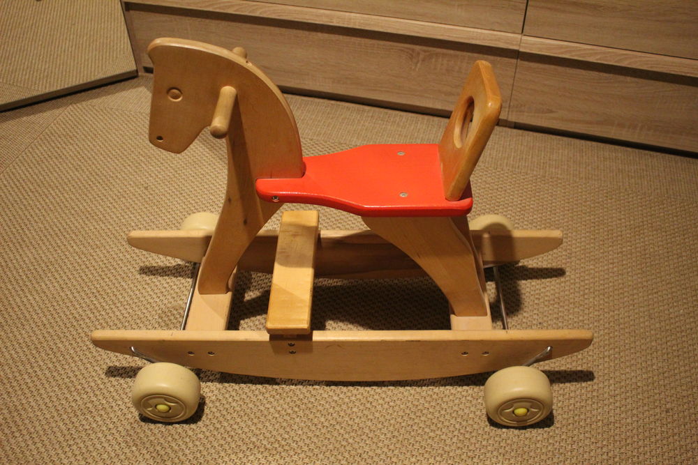 Cheval de bois excellent &eacute;tat double fonction : bascule et r Jeux / jouets