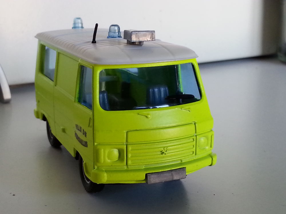 Miniature Pompier - N&deg; 589
