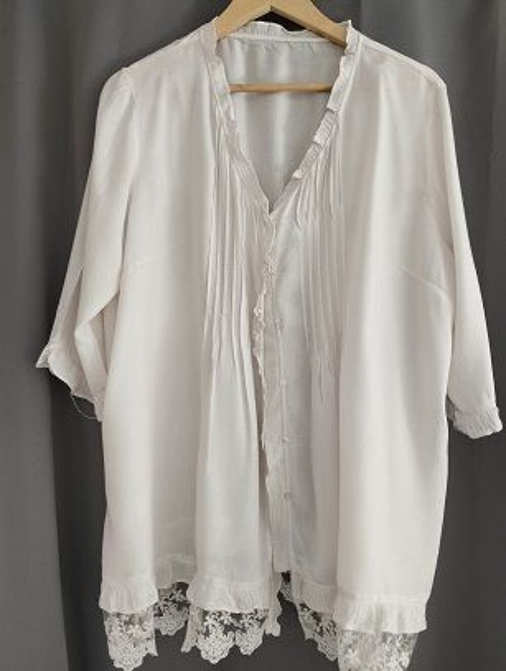 blouse, chemise beige, dentelles Vtements