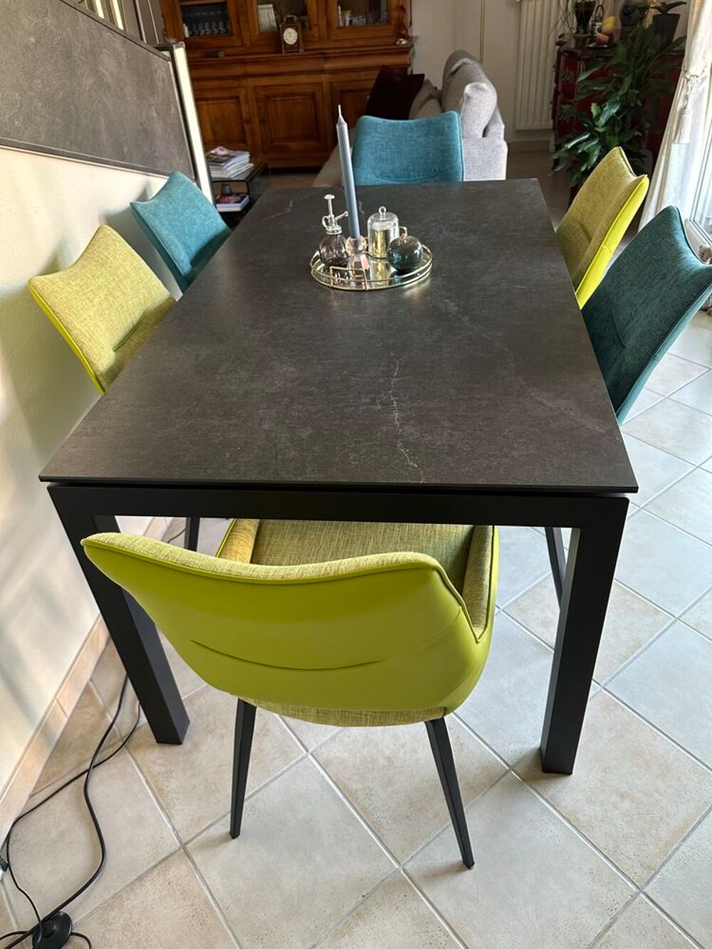 Ensemble de 6 chaises design pieds m&eacute;tal noir FURTIF Meubles
