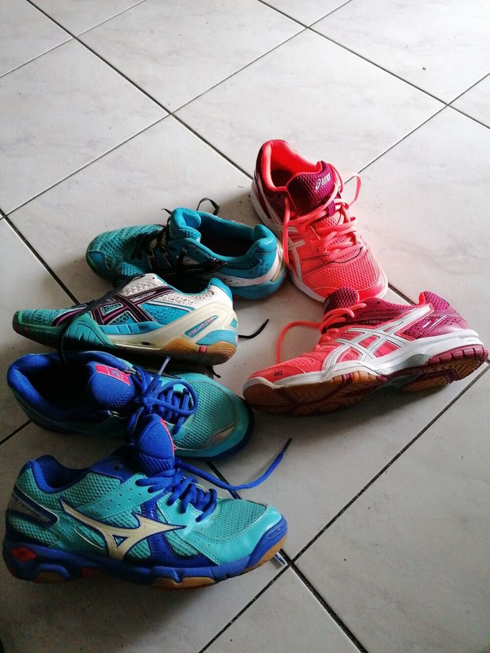Plusieurs baskets occasion et 2 paires neuves tbe Chaussures