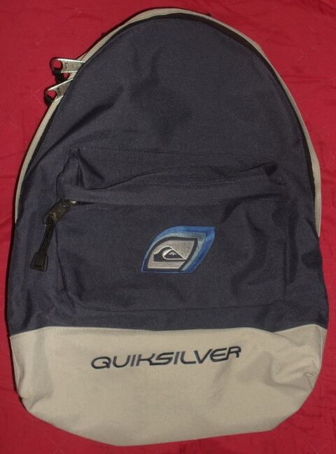 Sac � dos bleu marine et gris Quiksilver. 30 Montreuil (93)