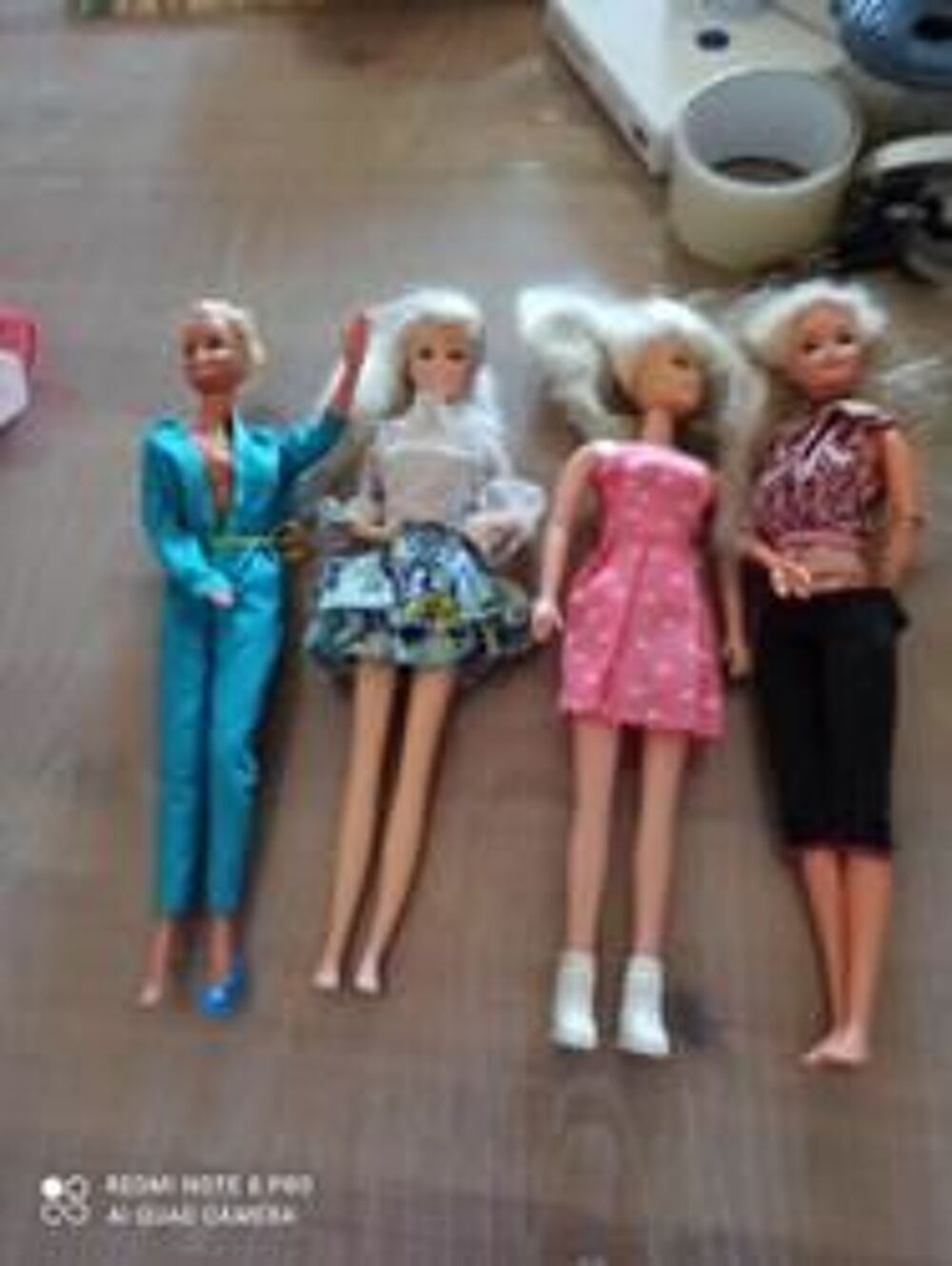 Plusieurs barbies habill&eacute;s 5euros l'une Jeux / jouets