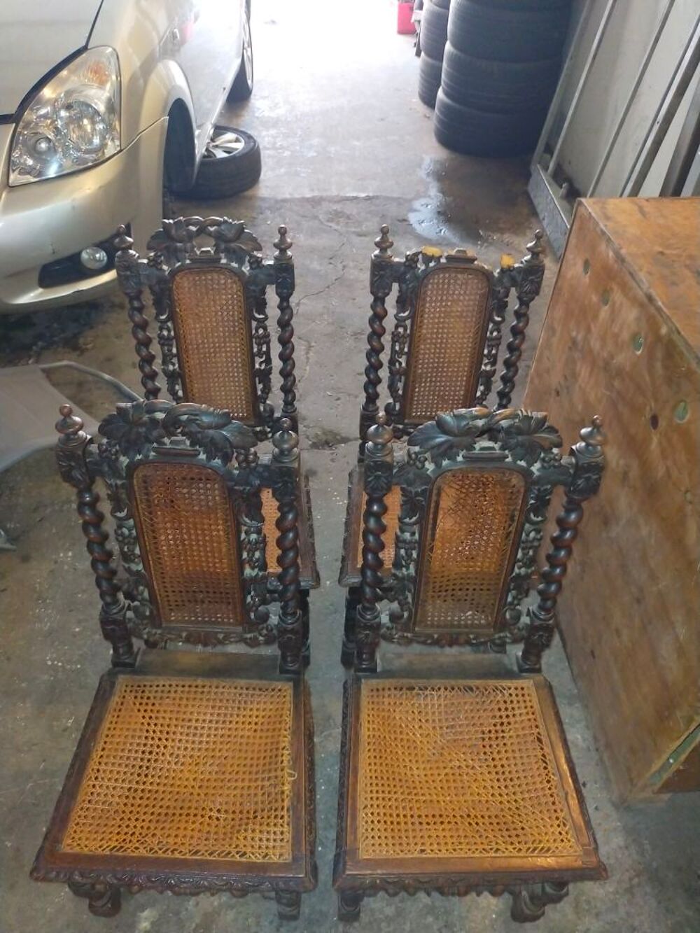 4 Chaises d'&eacute;poque &agrave; r&eacute;nover Meubles