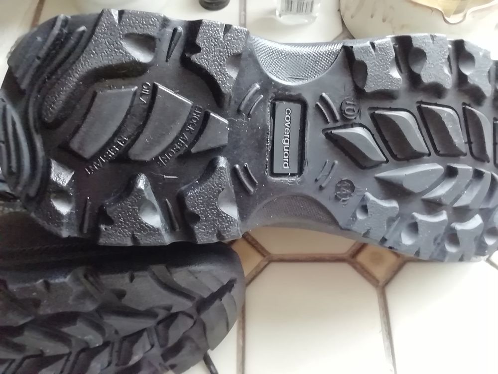 Chaussures neuves de s&eacute;curit&eacute; coverguard pointure 44 Chaussures