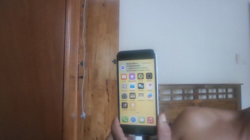 IPhone SE 2024 Téléphones et tablettes