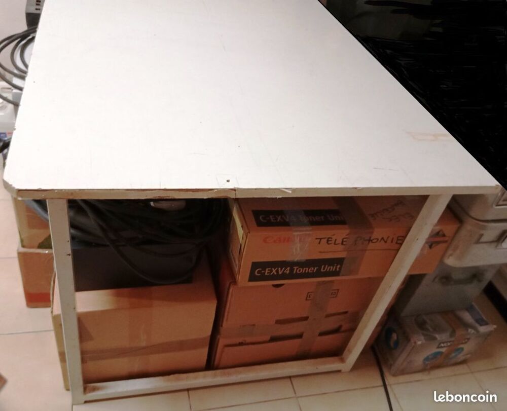 Table industrielle structure en tubes acier carr&eacute;s soud&eacute;s Bricolage