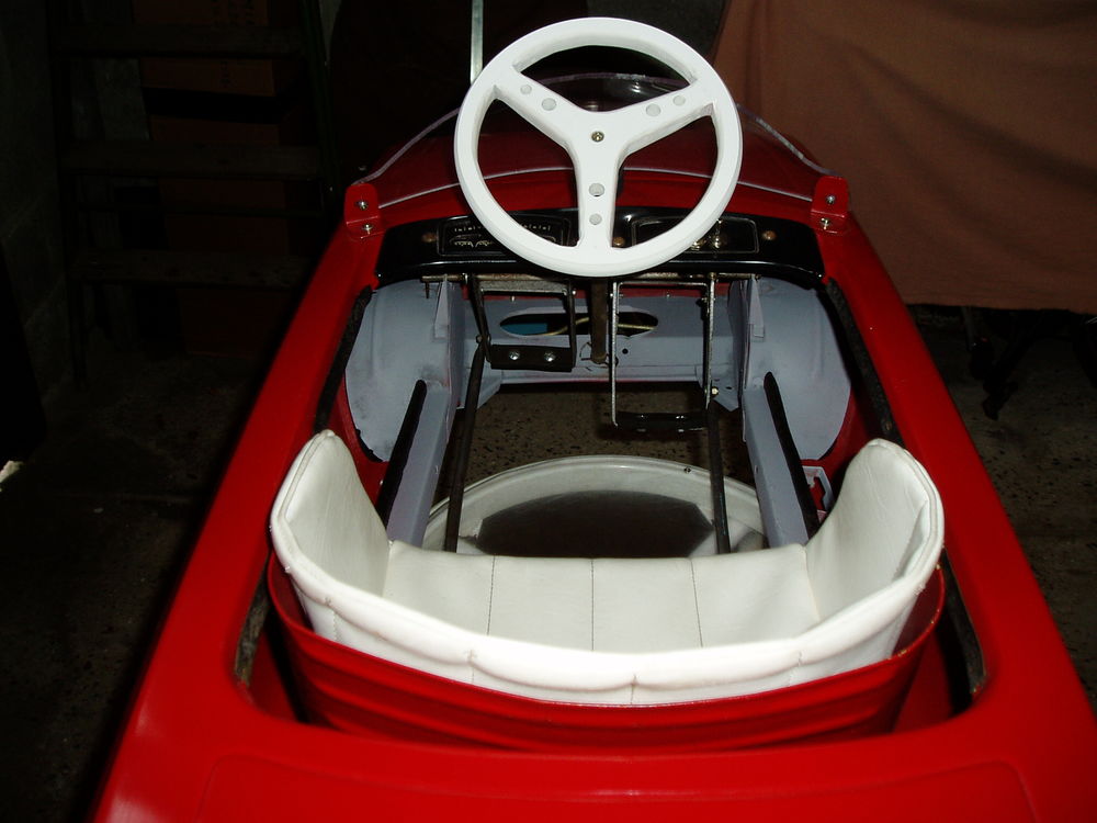 voiture &agrave; p&eacute;dales Jeux / jouets