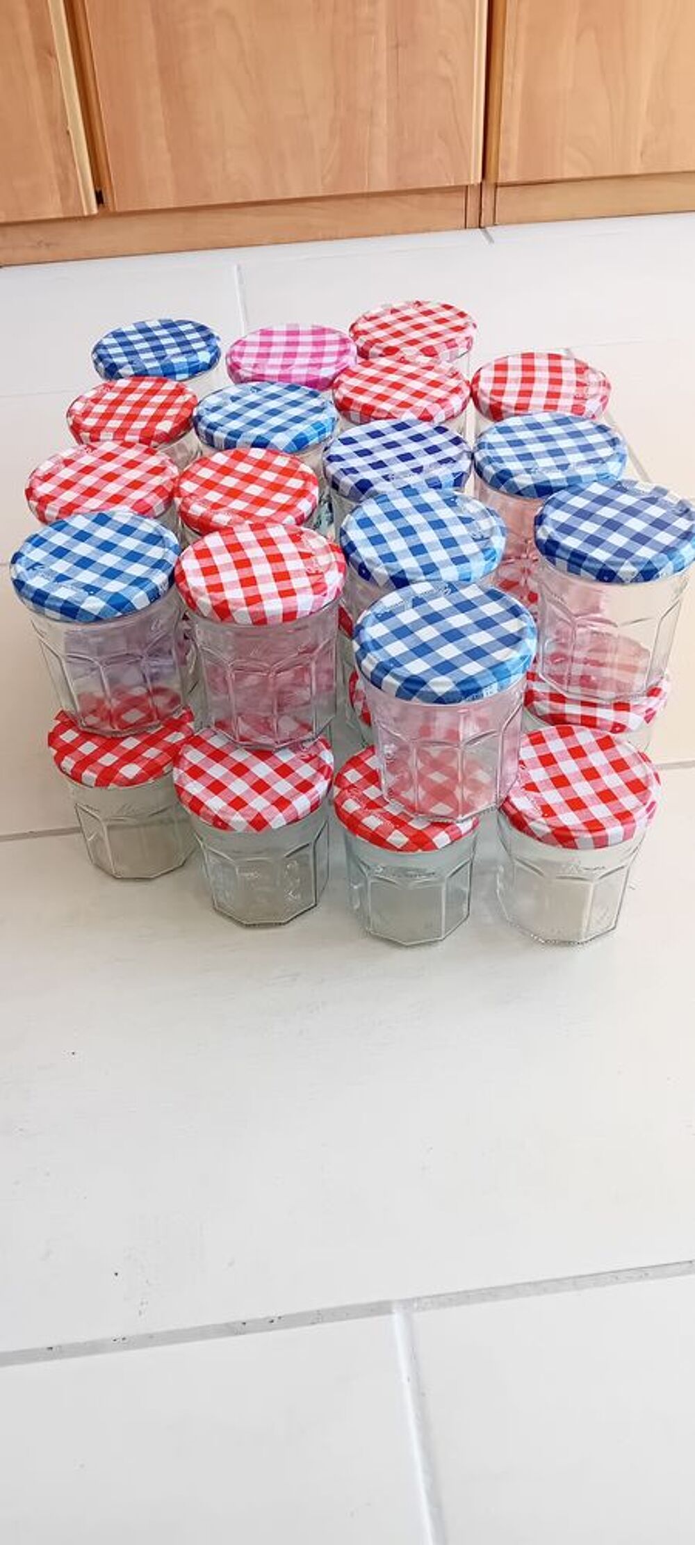 Bocaux &agrave; confiture de marque Bonne maman. Cuisine