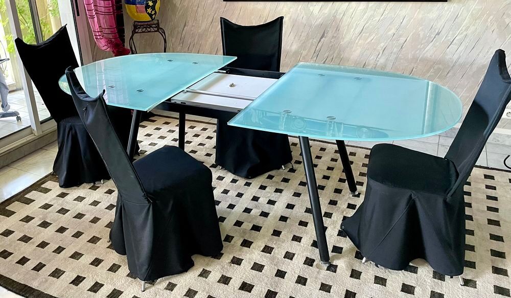 4 chaises de salle a manger Meubles