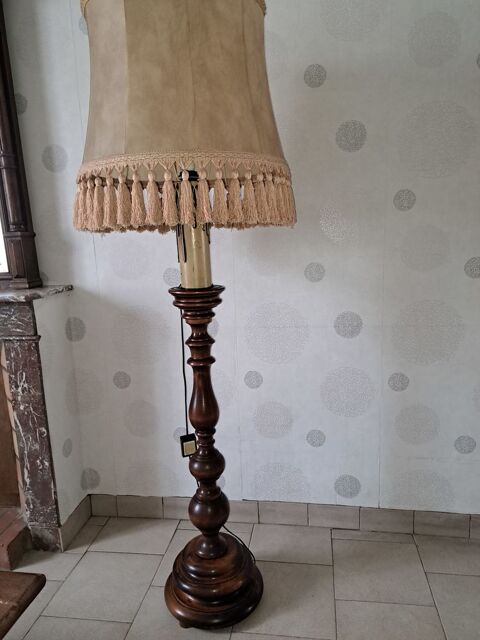 Lampadaire pied en bois en parfait état 40 Laon (02)