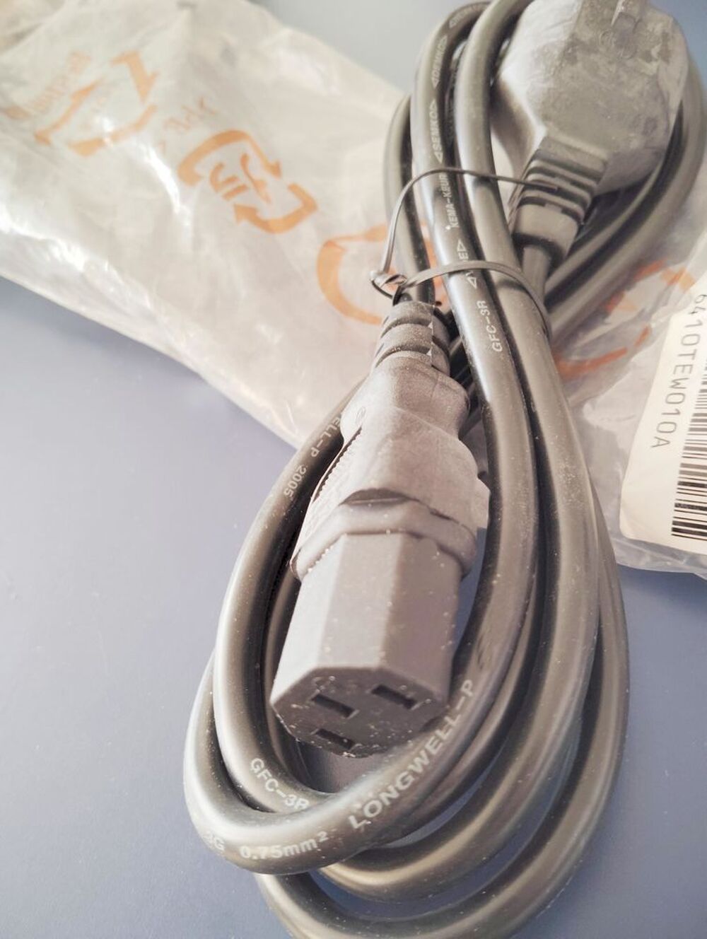 C&acirc;ble d'alimentation Gris clair 2,50m 230 volts .europe Matériel informatique