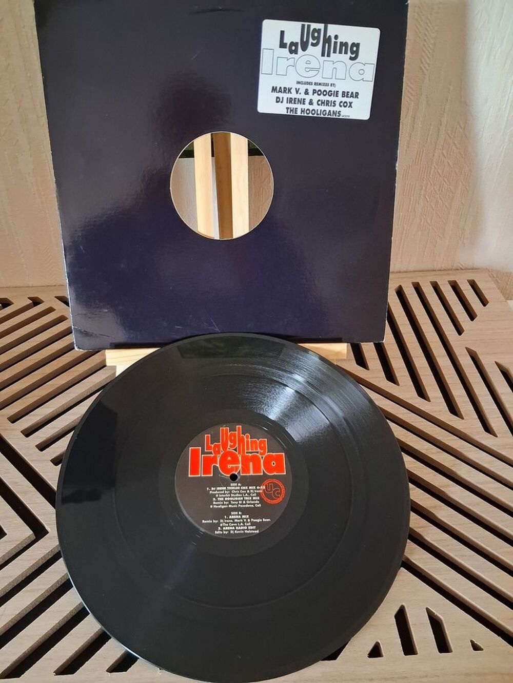 RARE MAXI SINGLE DJ Irene ?
Laughing Irena
CD et vinyles