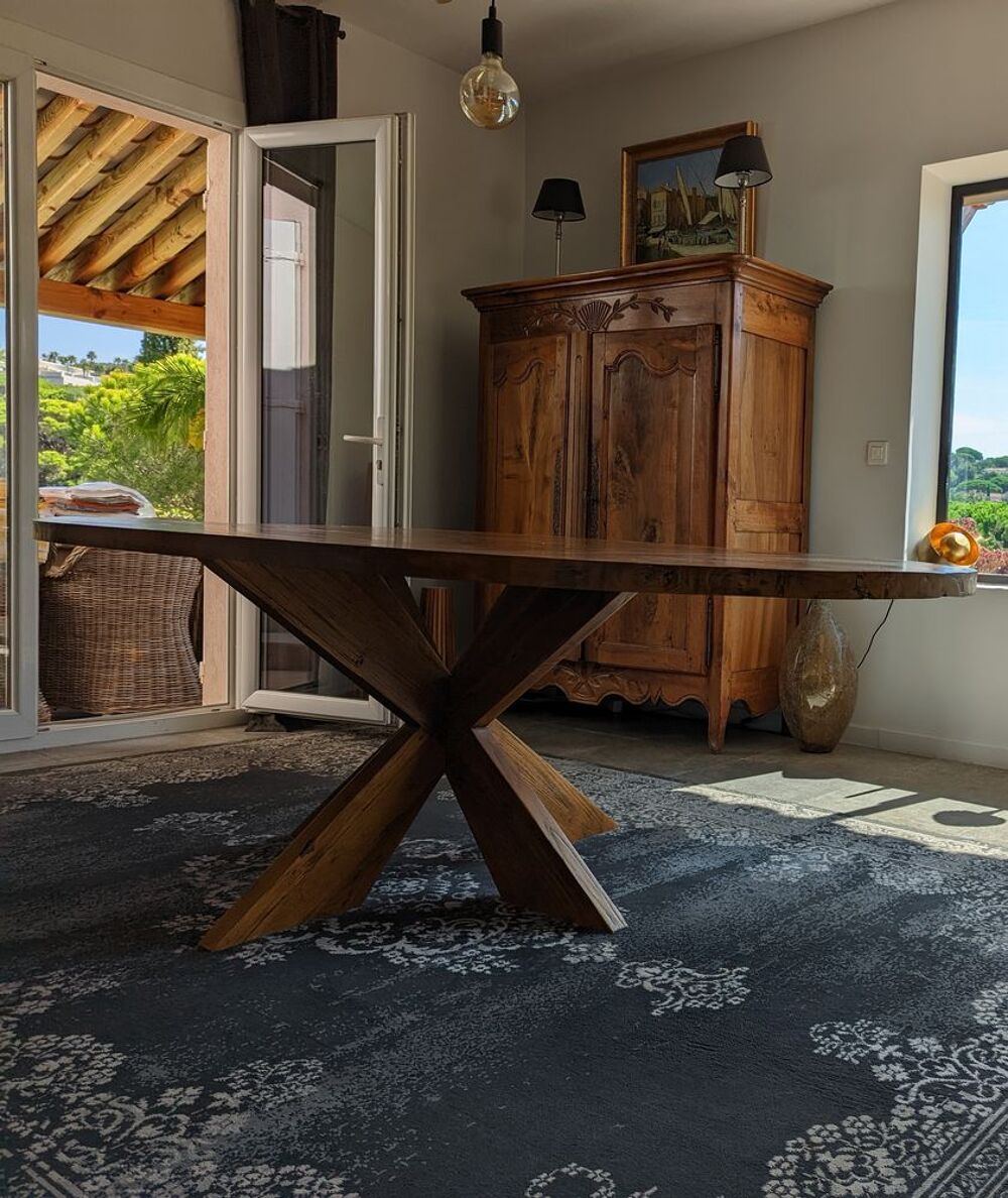 Table &agrave; manger en teck massif Meubles
