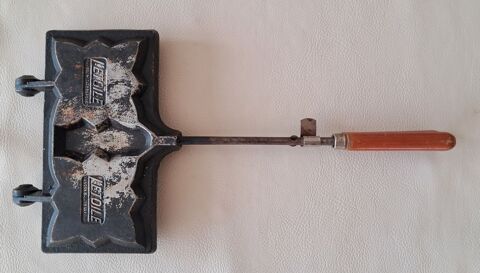 ancien gaufrier toaster vintage 
en aluminium 
l'étoile 10 Carnon Plage (34)