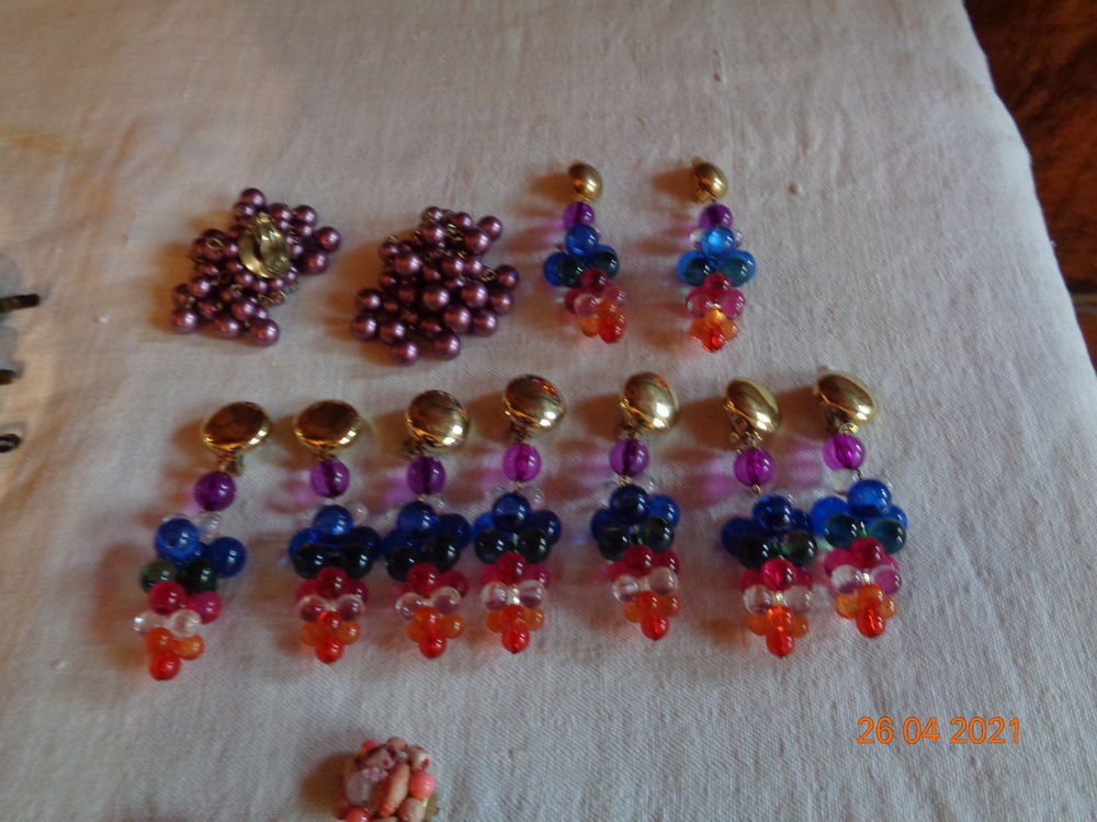 LOT BIJOUX VINTAGE ET EMAUX Bijoux et montres