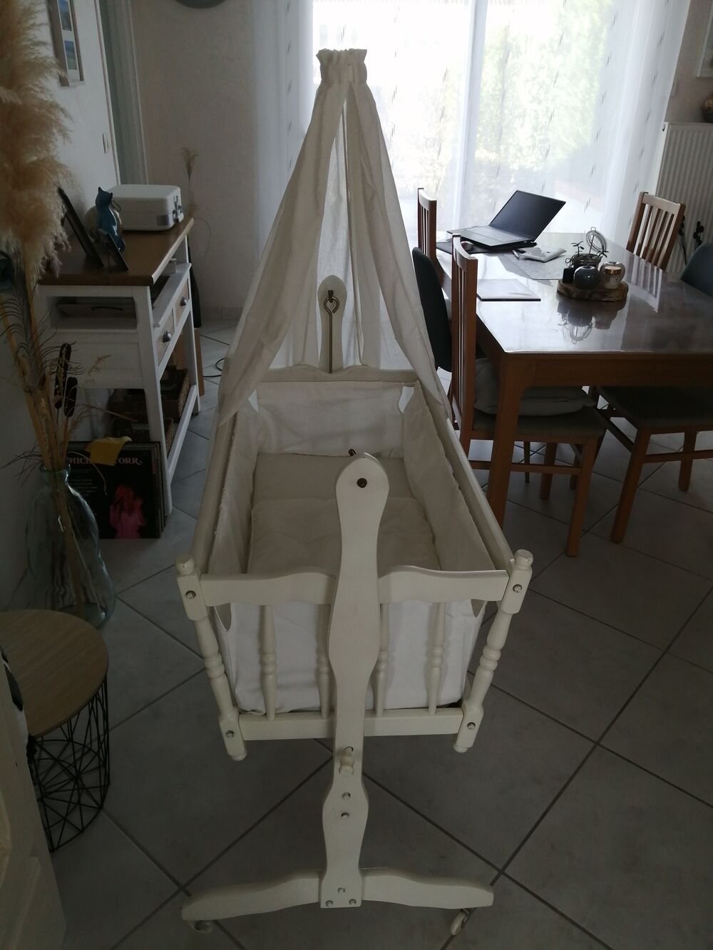 Berceau b&eacute;b&eacute; blanc en BOIS avec roulettes Puriculture