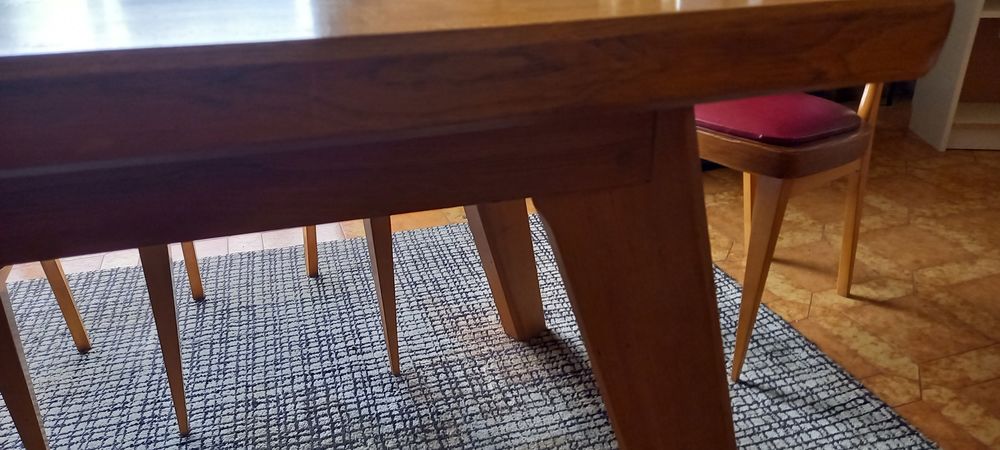 table salle &agrave; manger en ch&ecirc;ne massif 
Meubles