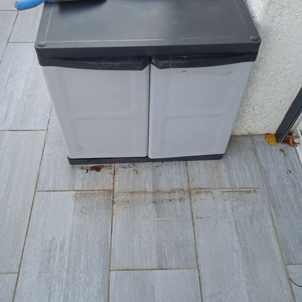 Meuble de rangement en PVC en bon &eacute;tat de fonctionnement. 64 Meubles