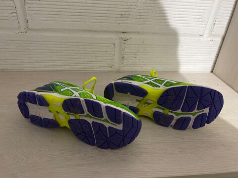 Baskets Asic course � pieds 20 Le Val D Albian (91)